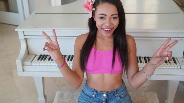 Adriana Maya - POV Teen Salope