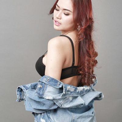 Alona Safir, indonesisches Model. 