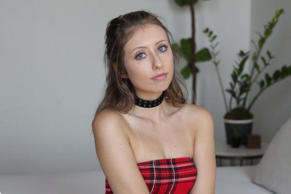 Daphne Dare - Cinta sexual íntima con creampie