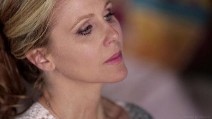 Julia Ann hippie mamá seduce al novio de su hija