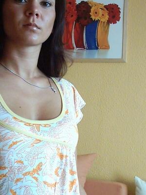 Horny Young Skinny Darkhaired MILF