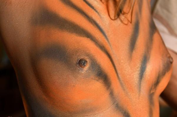 PornBox Rebecca Volpetti - Rampant tourne une boutique de mode bodypaint