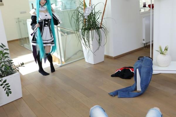 Eva Elfie - Cosplay jusqu'au bout : une sœur reçoit un creampie