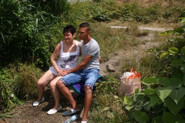 LustyGrandmas Anastasia - Fotos de intimidade à beira do lago em alta resolução