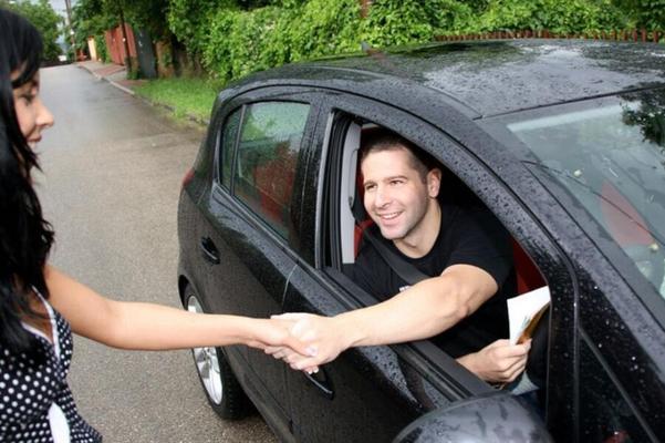 Ado baisée par un chauffeur de taxi étranger @sa séance photo