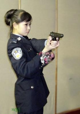 Policial chinês super fofo