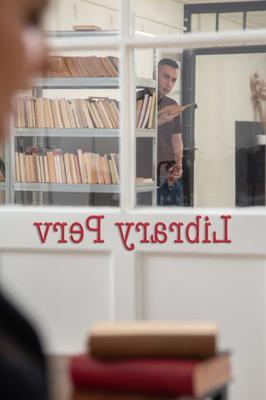 Pervertido de la biblioteca