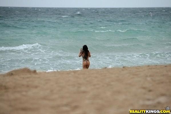 Romi Rain fun at the beach