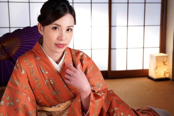 Nana Kamiyama, Spa de guérison : Chatte humide pour le hardcore.