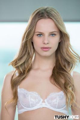 Jillian Janson - Jovem modelo gostosa fodida na bunda