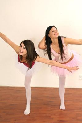 Ballet lesbien Little Caprice