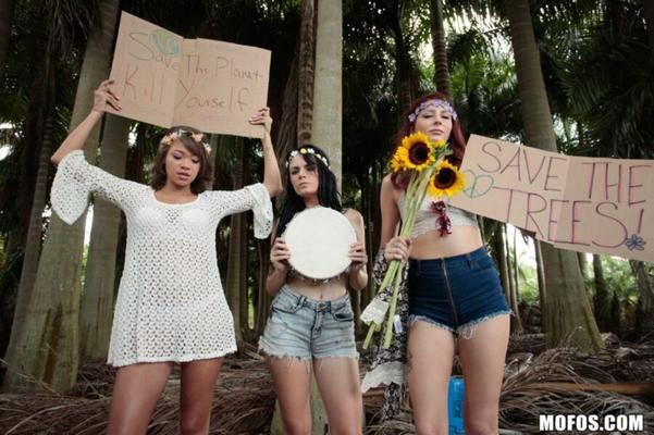 Alexis, Ashlyn and Cassidy - Three Hippies