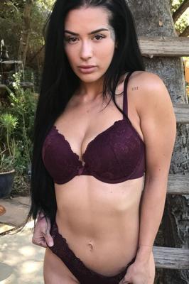 Katrina Jade - Se somete a una resolución anal