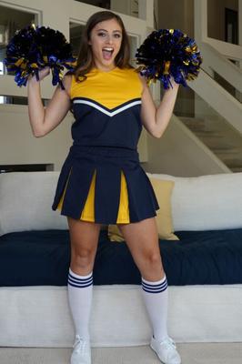 Gia derza Cheerleader atrevida