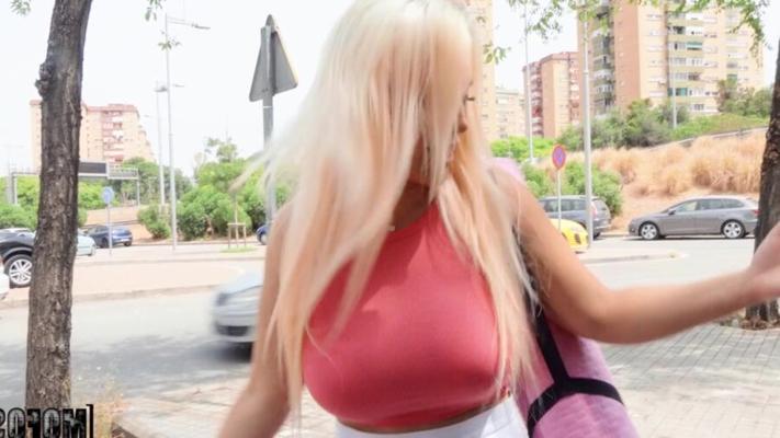 Blondie Fesser - enorme bunda MILF transado