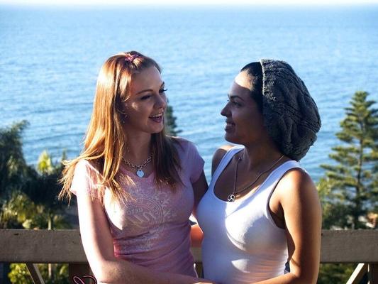 Marie Mccray et Angelina Stoli amoureuses du bord de mer