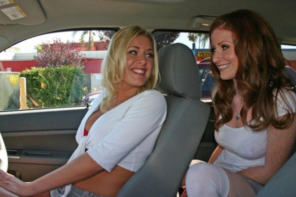 Nikki Rhodes y Riley Evans seducen a Jessica Shaw