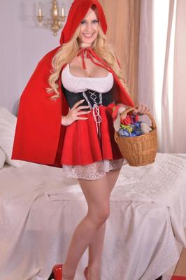 Red Riding Hood cosplay