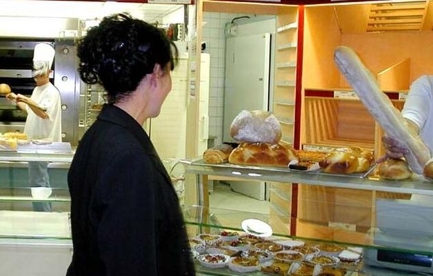 French Nadine - Hardcore - Handling hot buns in the bakery