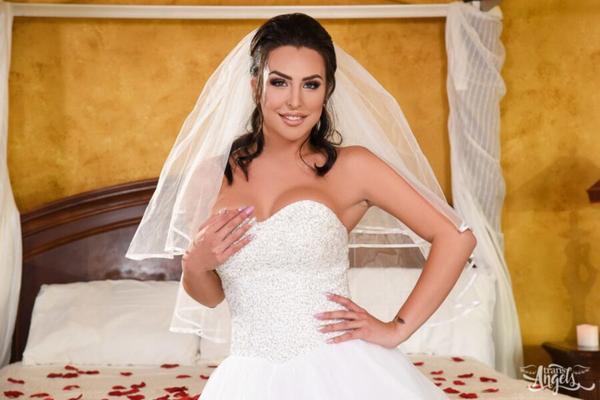 Chanel Santini wird in ihrer Hochzeitsnacht gefickt