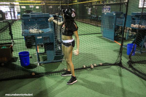 Jayla Foxx 35yo   gets fucks at the batting cages